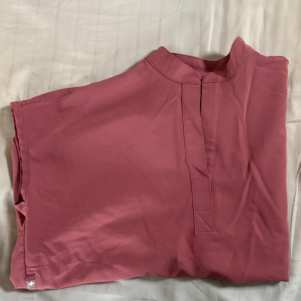 FIGS rose quartz rafaela scrub top, xxs